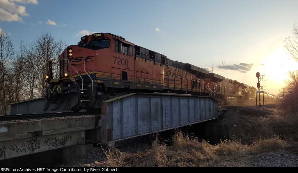 BNSF 7200